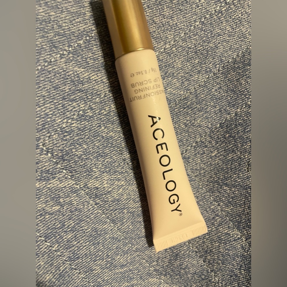 Aceology Passionfruit Lip Scrub - Gold